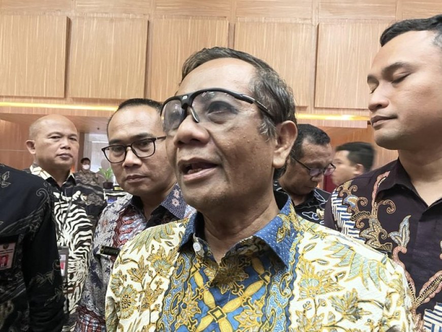 Kritik Mahfud MD Terhadap Penyelipan Anggaran Makan Siang Gratis di APBN 2025: Antisipasi atau Kontroversi?