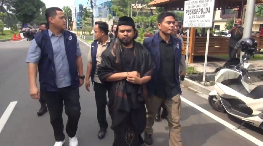 Paranormal Gus Samsudin Dijemput Paksa Polisi Terkait Konten Video Tukar Pasangan