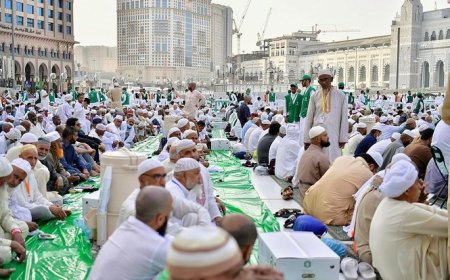 Pengalaman Unik Ramadan di Masjidil Haram: Arab Saudi Buka Peluang Berbuka Puasa Bersama
