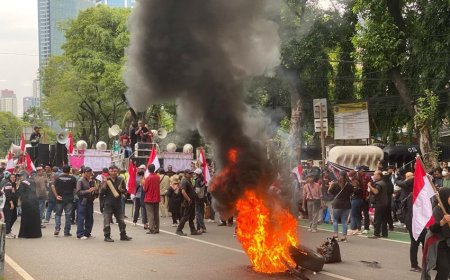 Aksi Protes di Depan Kantor KPU: Masyarakat Bagi Pendapat tentang Pemilu 2024