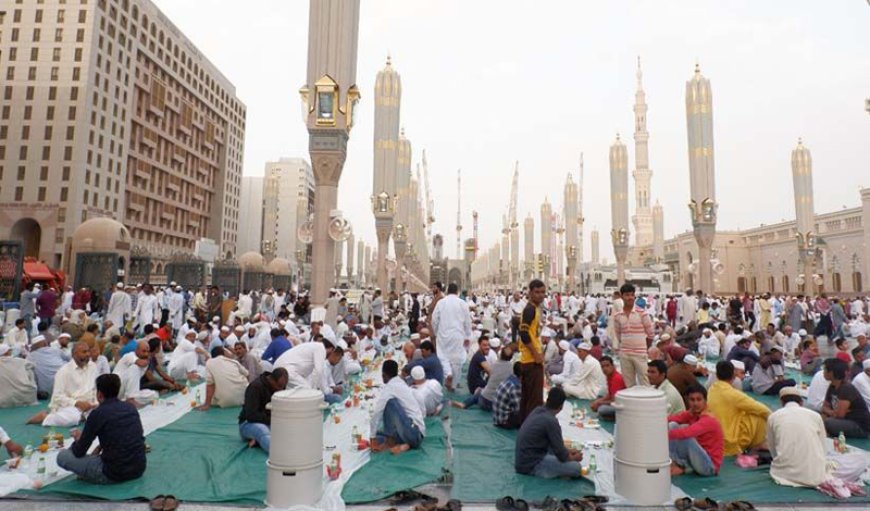 Arab Saudi Kini Bolehkan Jemaah Buka Puasa Bersama di Masjidil Haram