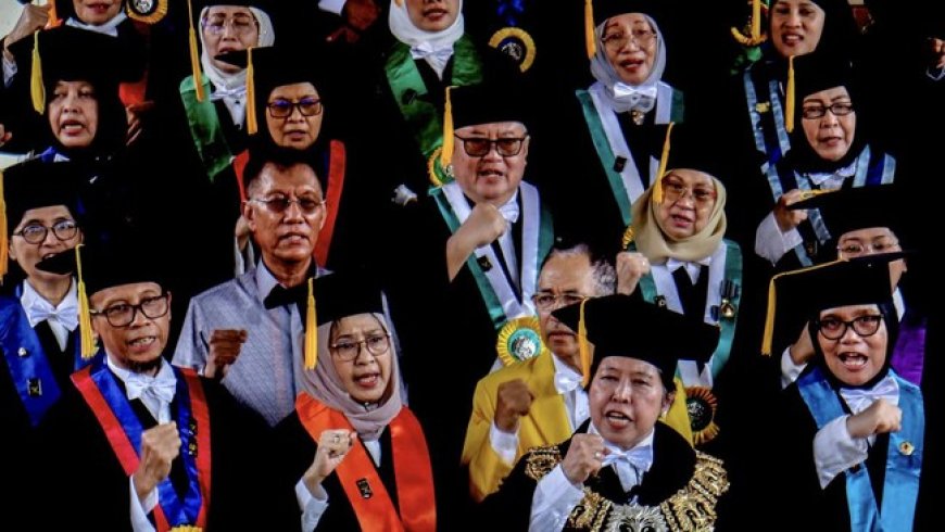 Guru Besar UI Kritik Jokowi soal Politik Gentong Babi Lewat Bansos